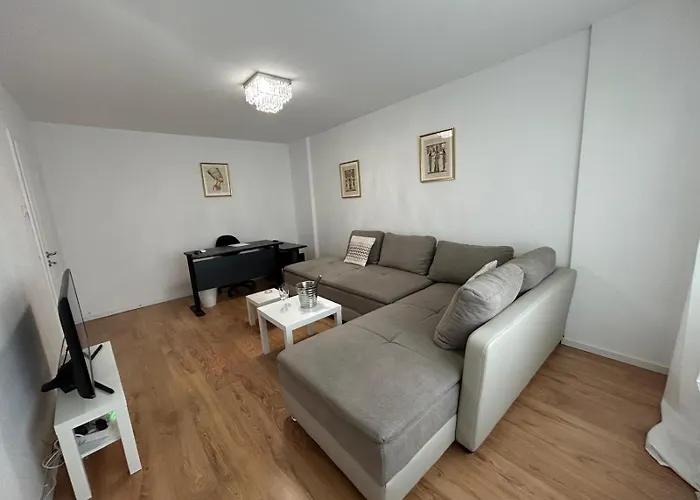 Apartment Aviatiei -mall Promenada-semineu -self Check-in And Out