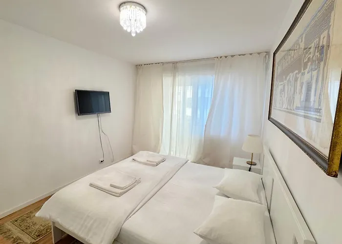 Apartment Aviatiei -mall Promenada-semineu -self Check-in And Out