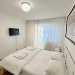 Апартаменти Aviatiei -mall Promenada-semineu -self Check-in And Out