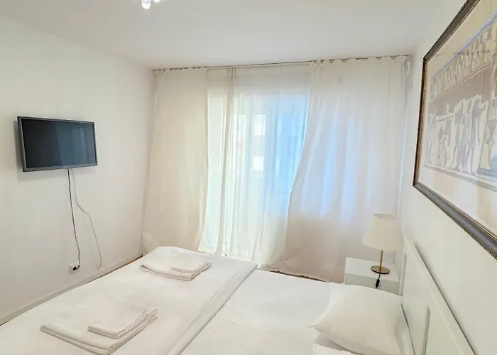 Aviatiei -mall Promenada-semineu -self Check-in And Out Apartman *